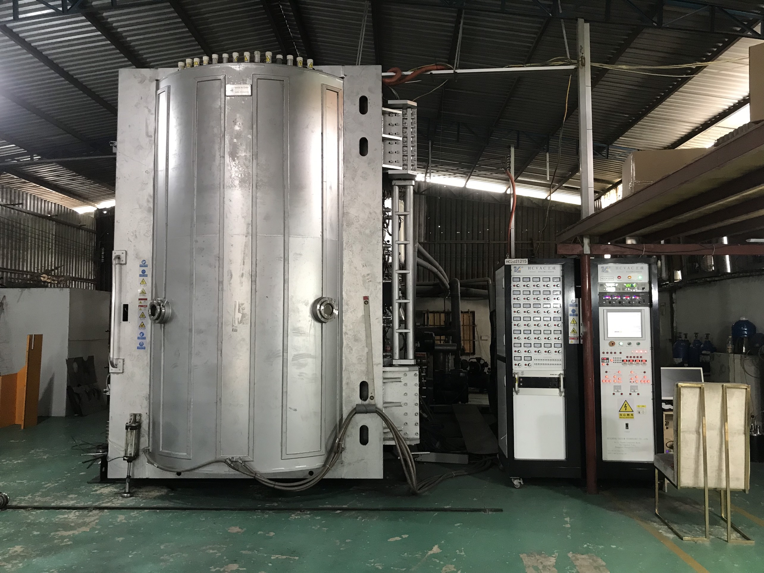 vacuum coating machine.jpg